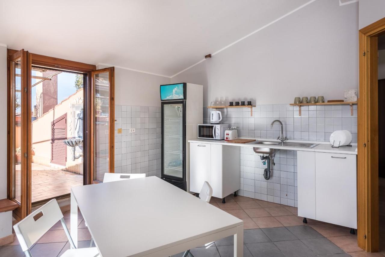 Travelershome Ciampino&Morena Guesthouse ローマ エクステリア 写真
