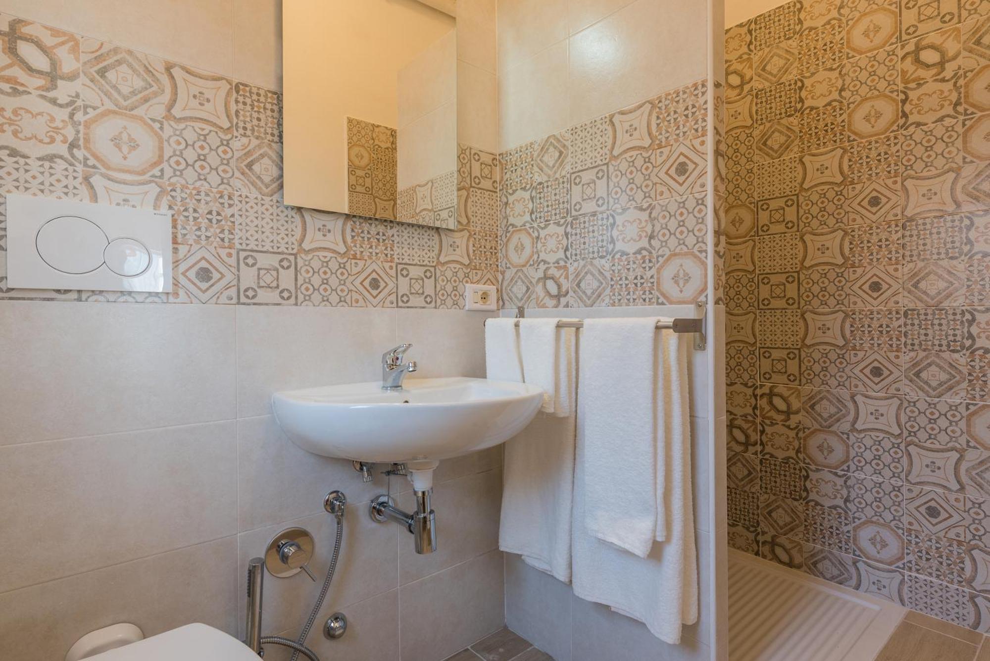 Travelershome Ciampino&Morena Guesthouse ローマ エクステリア 写真
