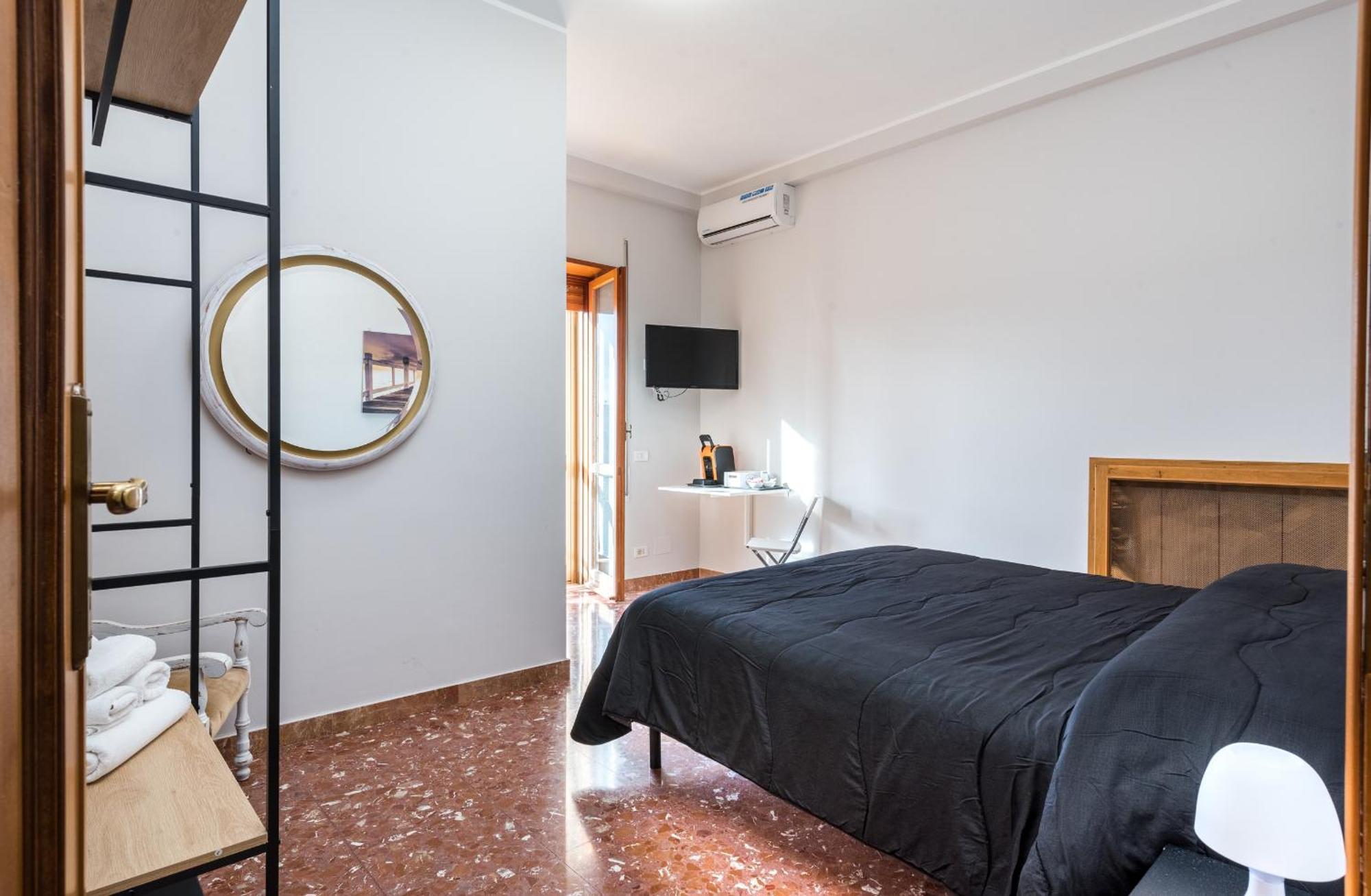 Travelershome Ciampino&Morena Guesthouse ローマ エクステリア 写真