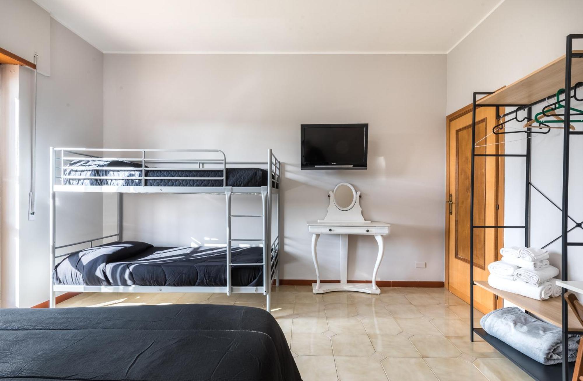 Travelershome Ciampino&Morena Guesthouse ローマ エクステリア 写真