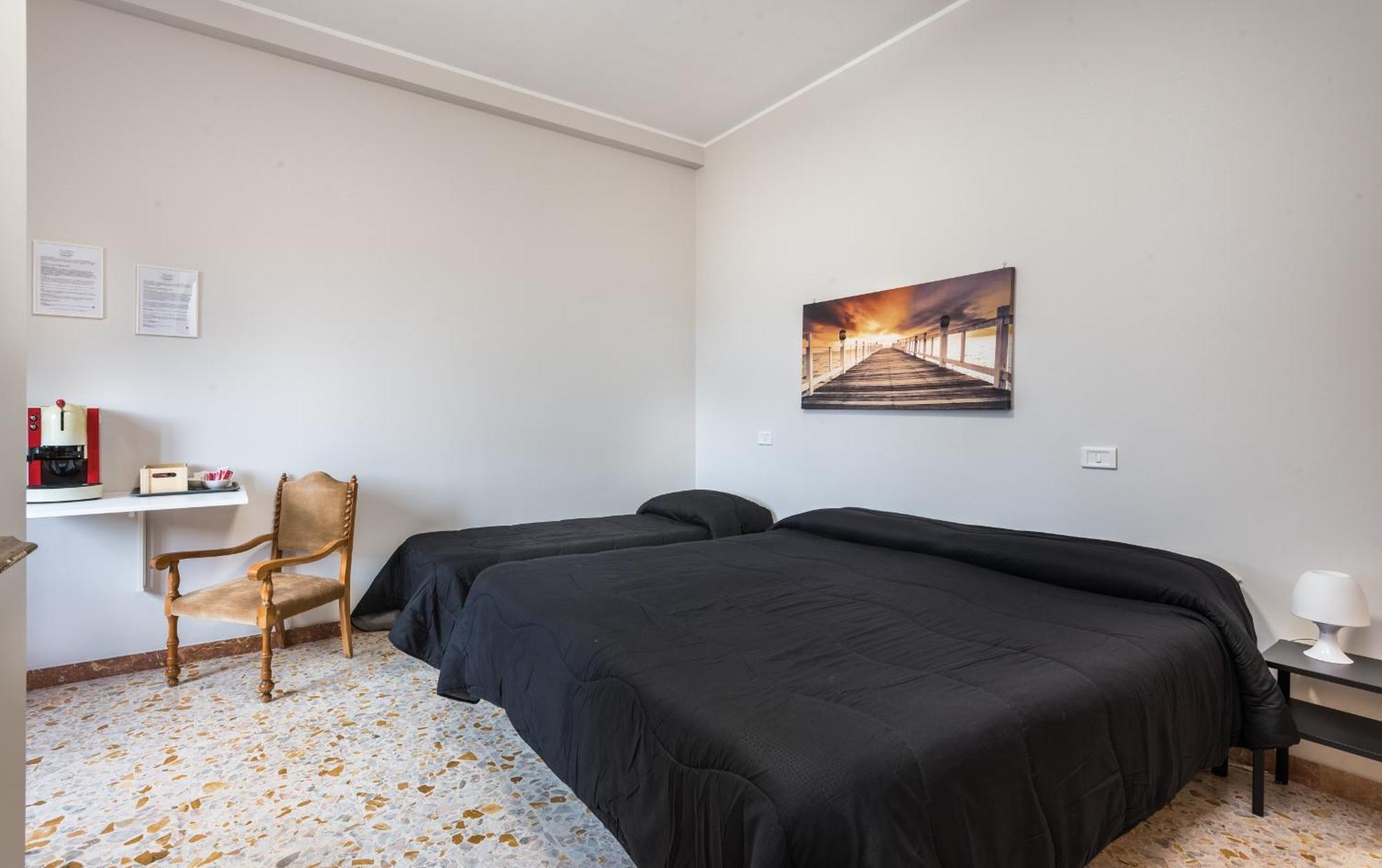 Travelershome Ciampino&Morena Guesthouse ローマ エクステリア 写真